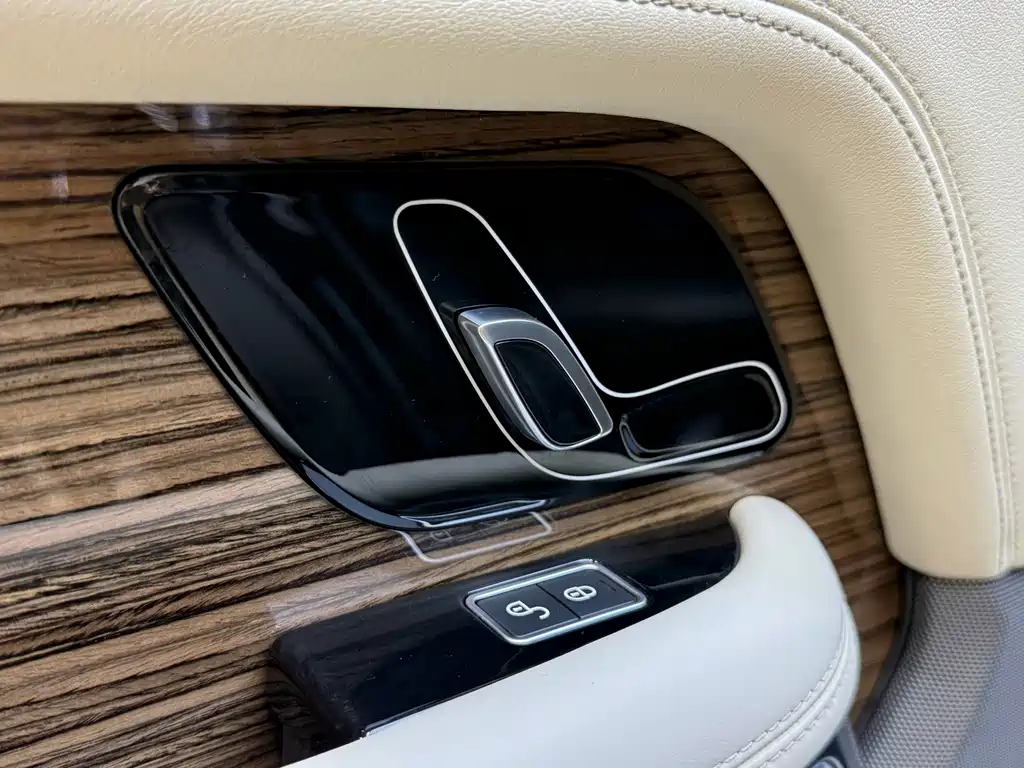 Land Rover Range Rover — миниатюра 16