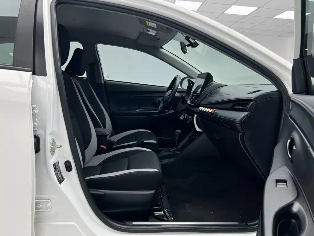 Toyota Yaris L — миниатюра 7