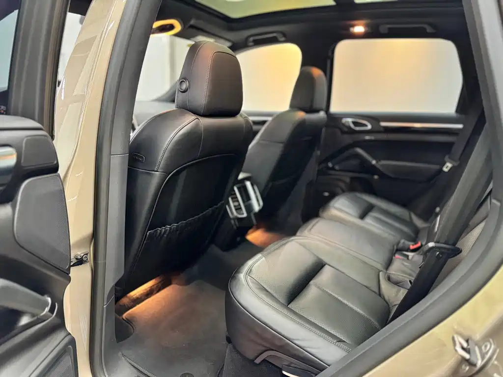 Porsche Cayenne Hybrid — миниатюра 13