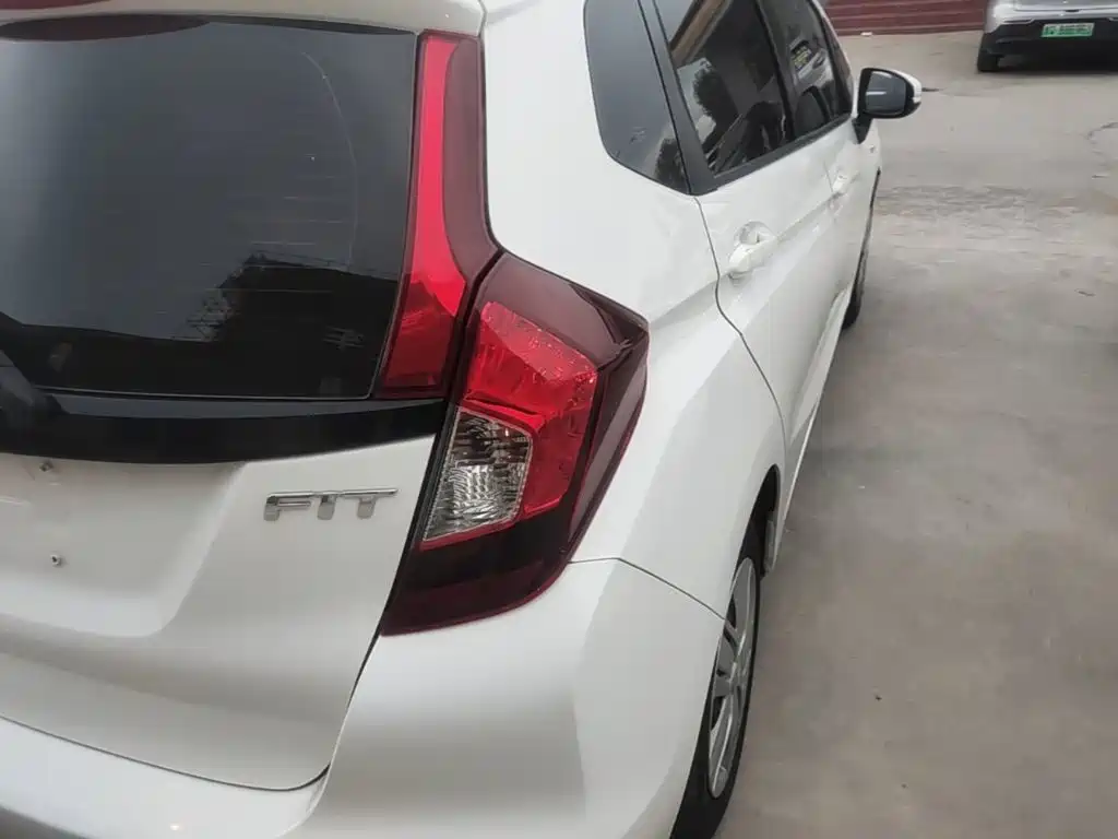 Honda Fit — миниатюра 8