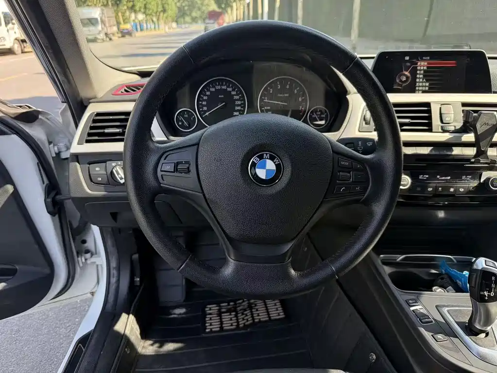 BMW 3 Series — миниатюра 11