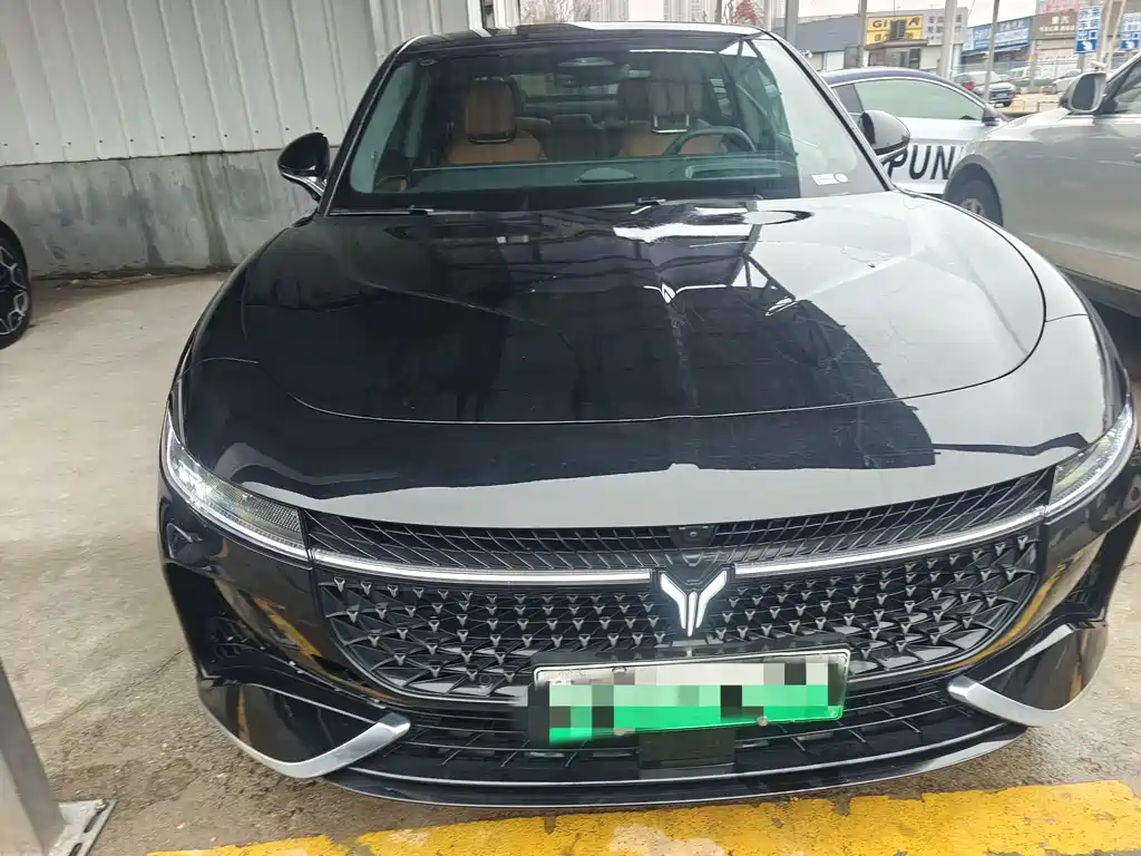 VOYAH LANTU CHASING LIGHT