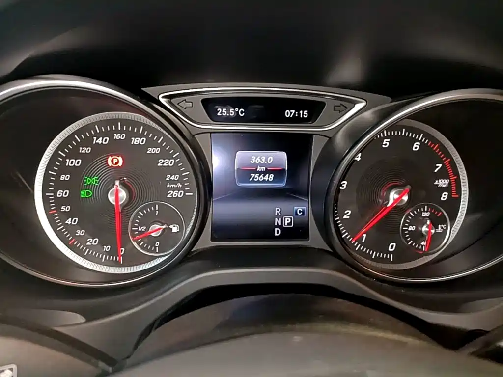 Mercedes-Benz GLA — миниатюра 12