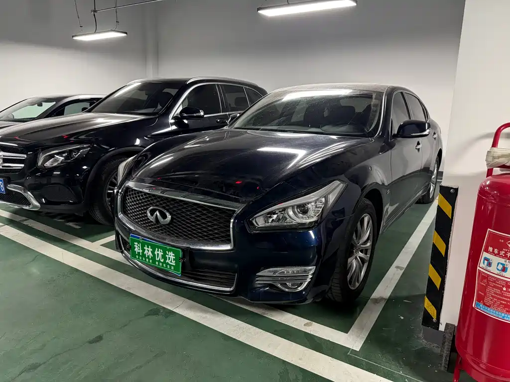 INFINITI Q70