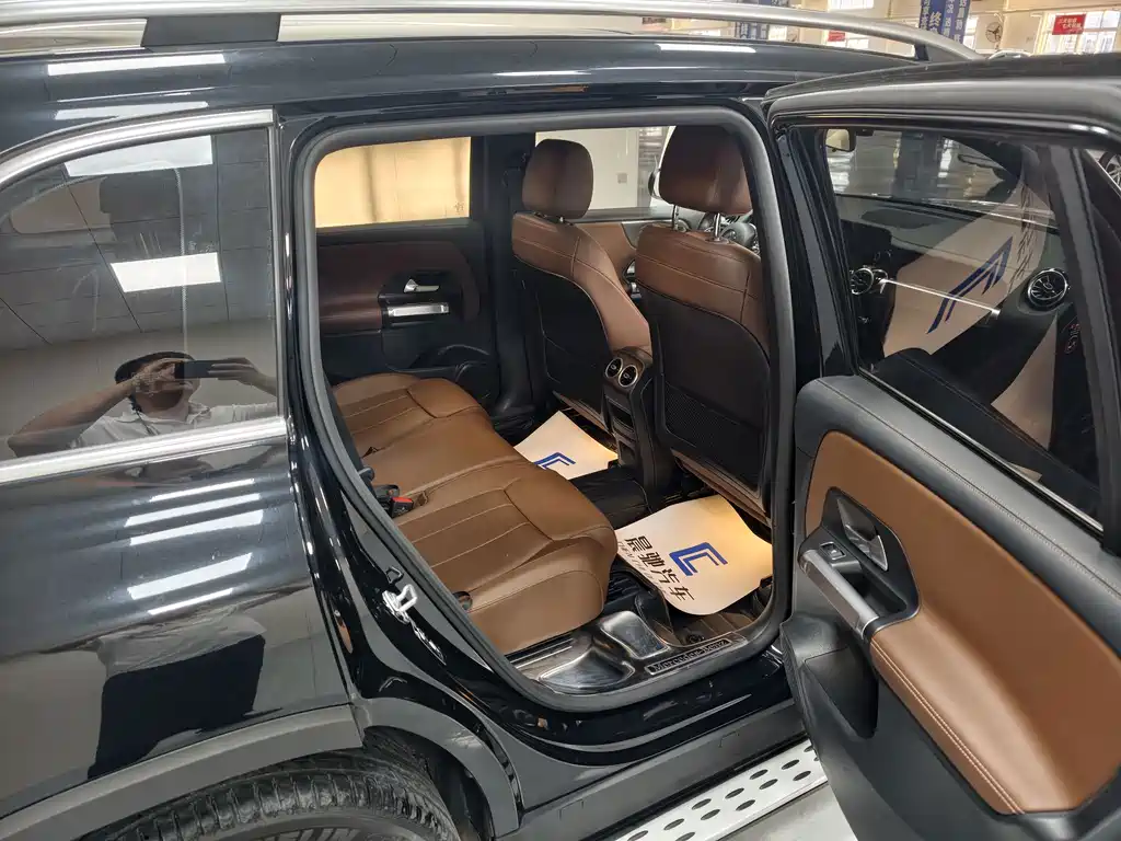 Mercedes-Benz GLB — миниатюра 16
