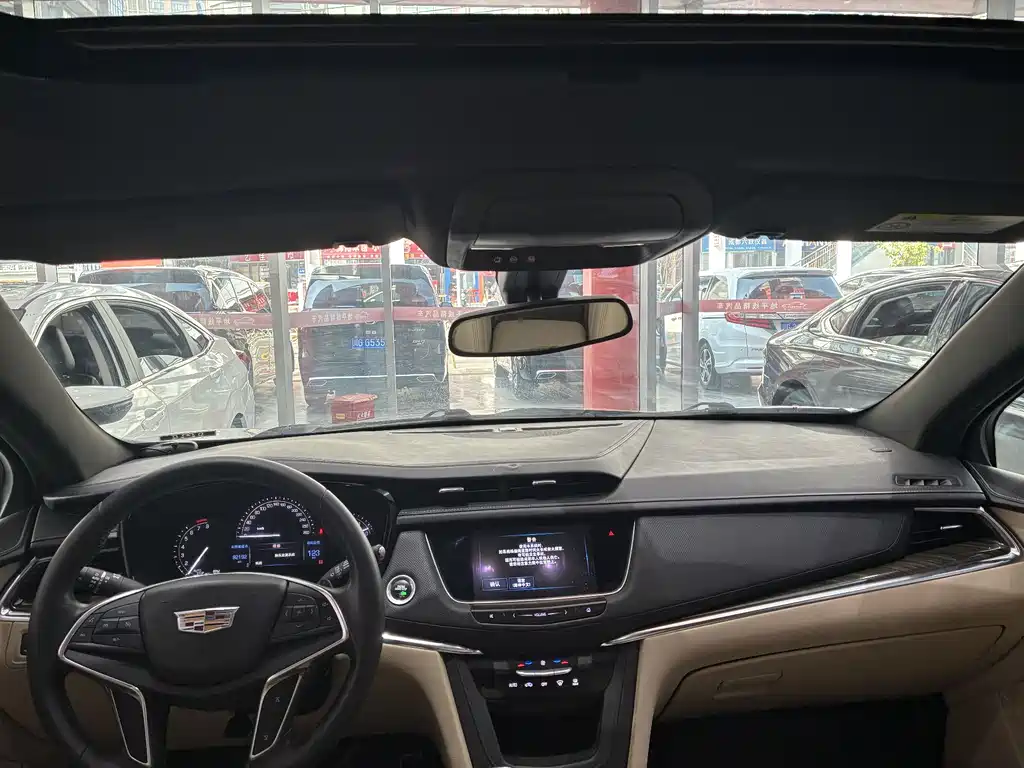 CADILLAC XT5