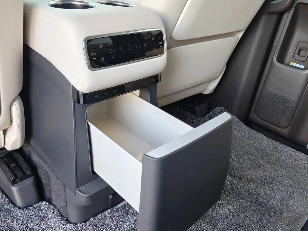 Li Auto Li MEGA — миниатюра 22