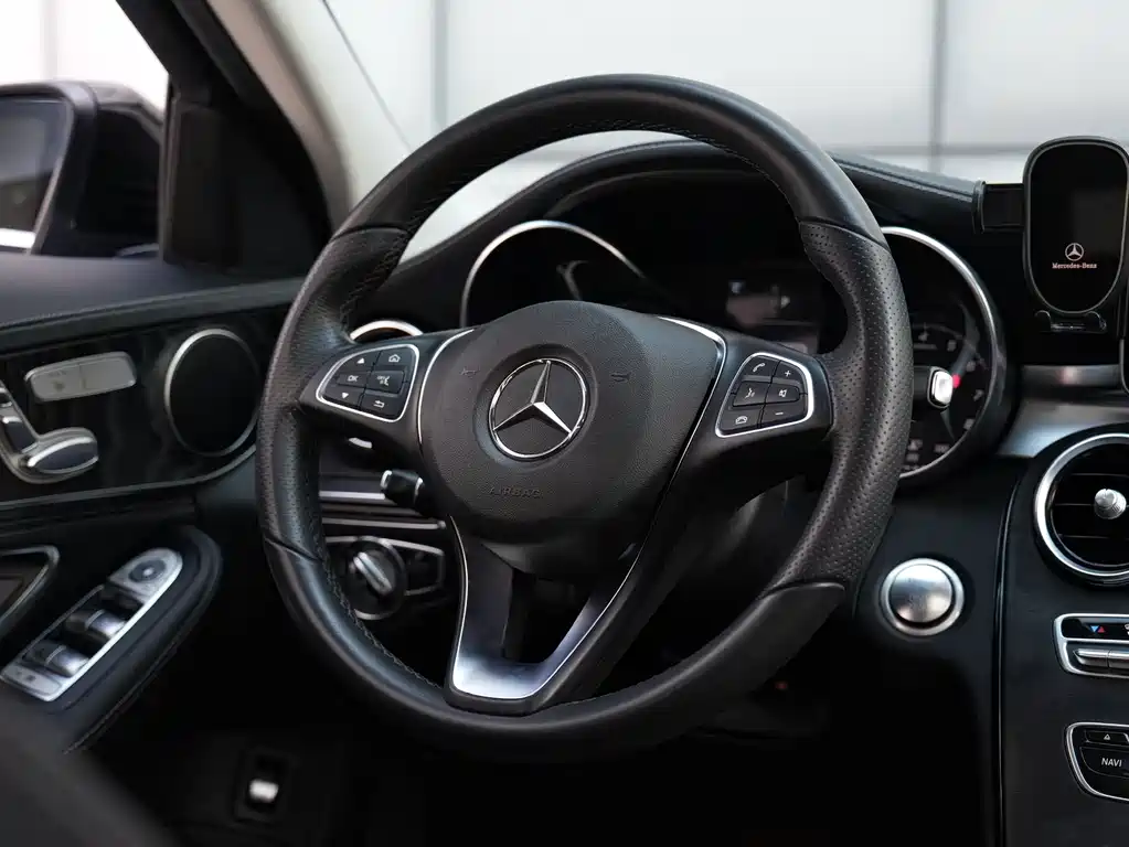 Mercedes-Benz C-Class — миниатюра 11
