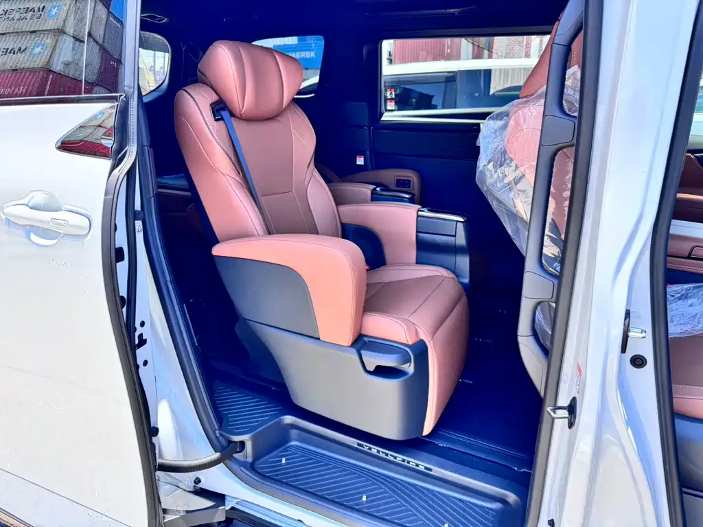 Toyota Vellfire — миниатюра 6