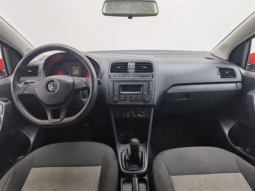 Volkswagen Polo 2014 1.4L MT