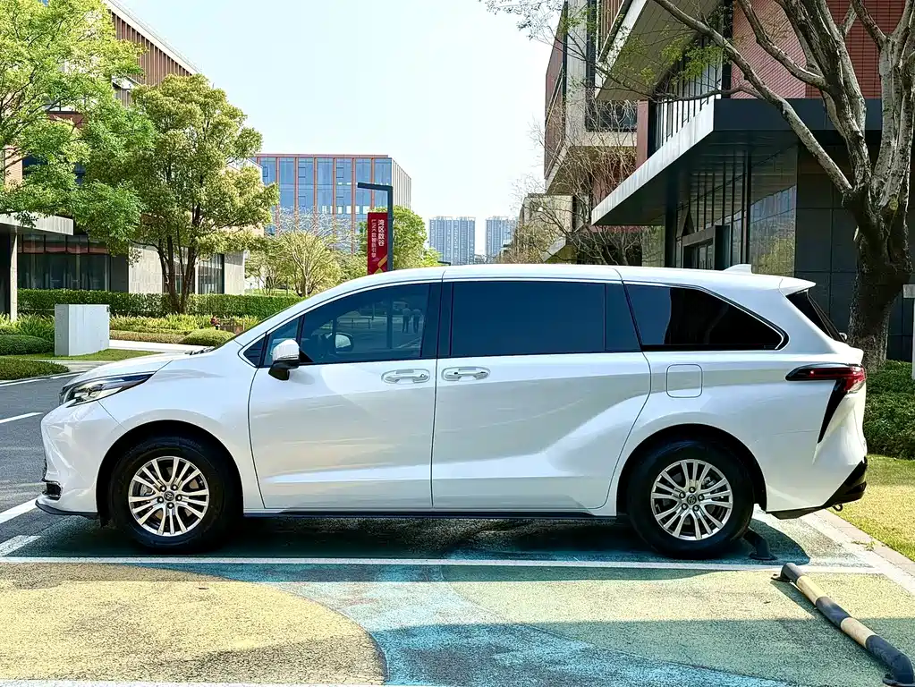 Toyota Sienna 2021 2.5L Luxury