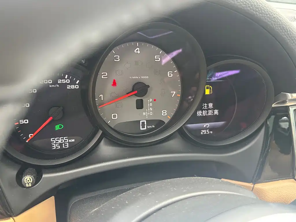 Porsche Macan — миниатюра 7