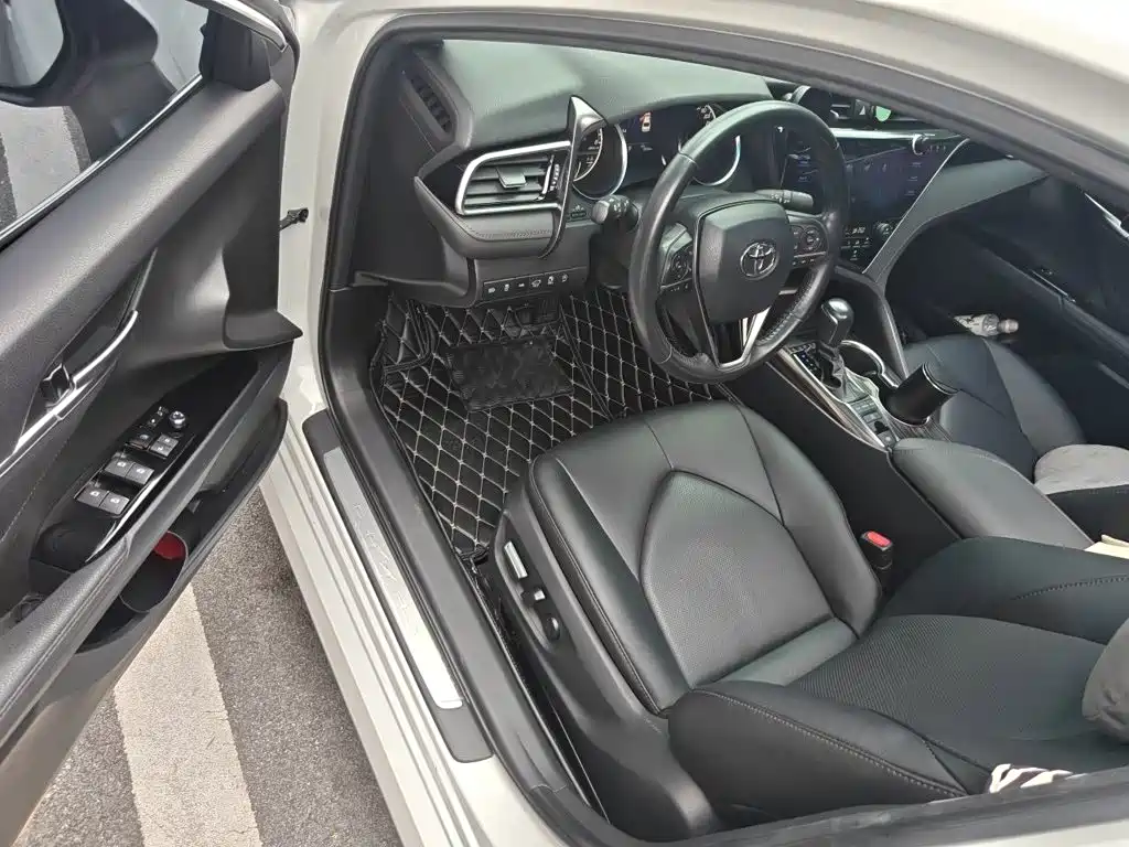 Toyota Camry — миниатюра 17
