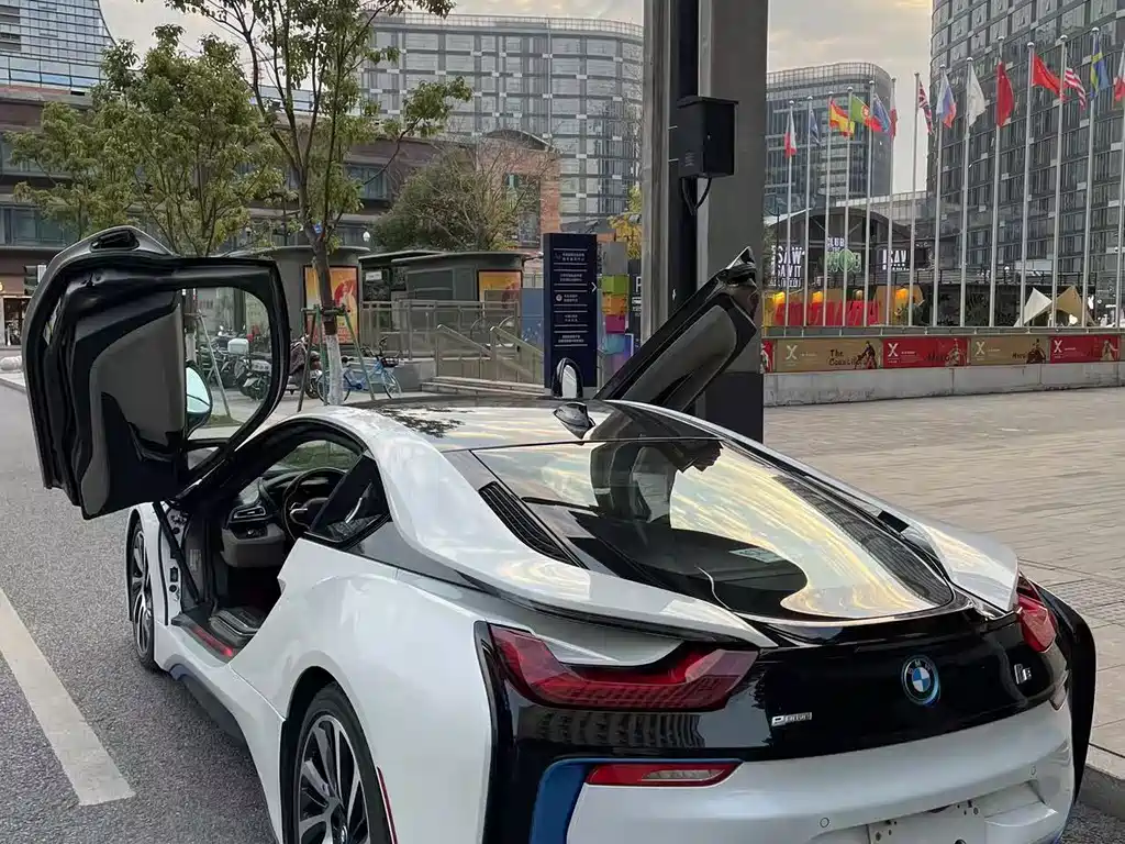 BMW  I8