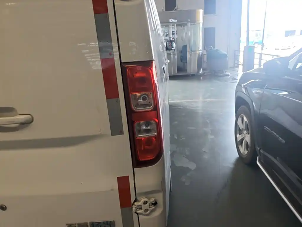 Wuling Yangguang — миниатюра 8