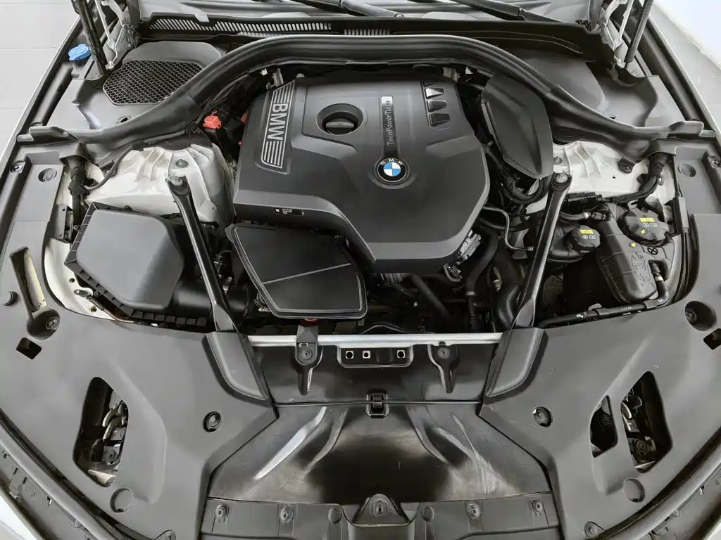 BMW 5 Series — миниатюра 6