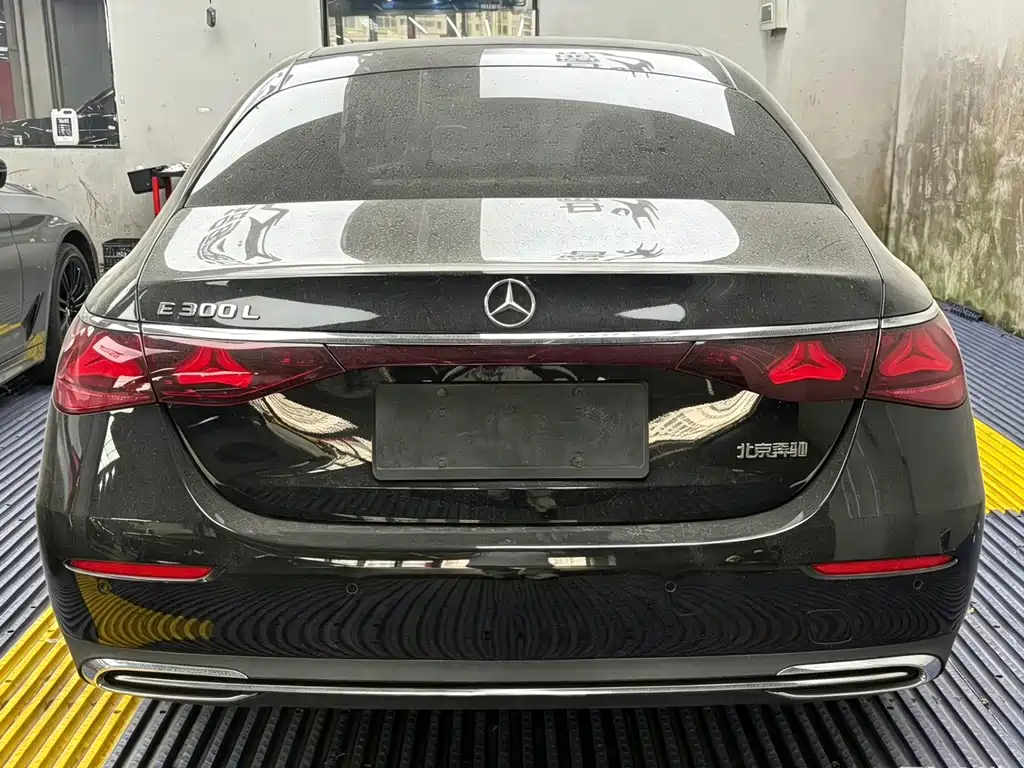 Mercedes-Benz E-Class — миниатюра 4