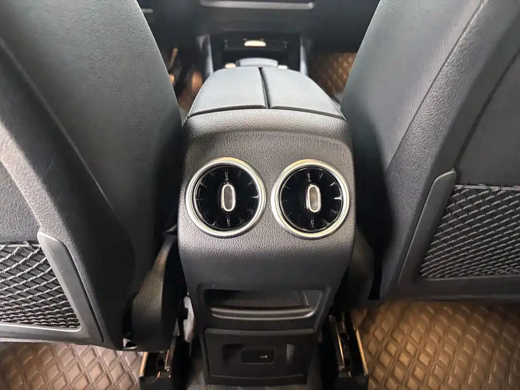 Mercedes-Benz GLA — миниатюра 16