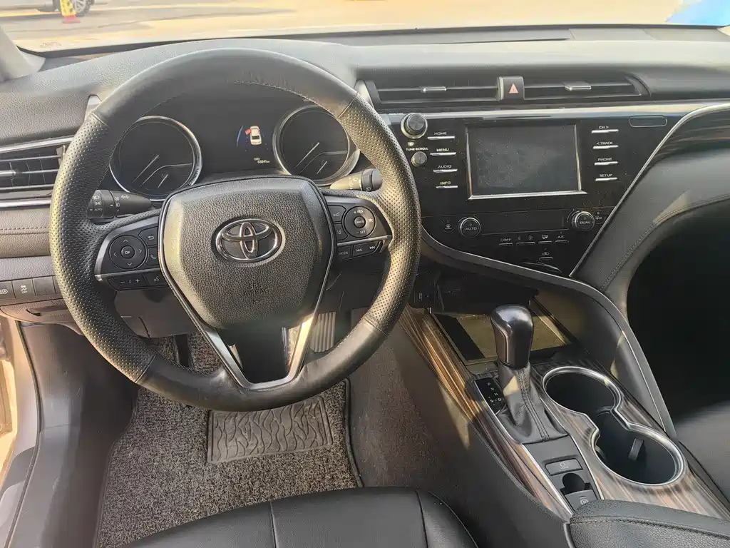 TOYOTA CAMRY