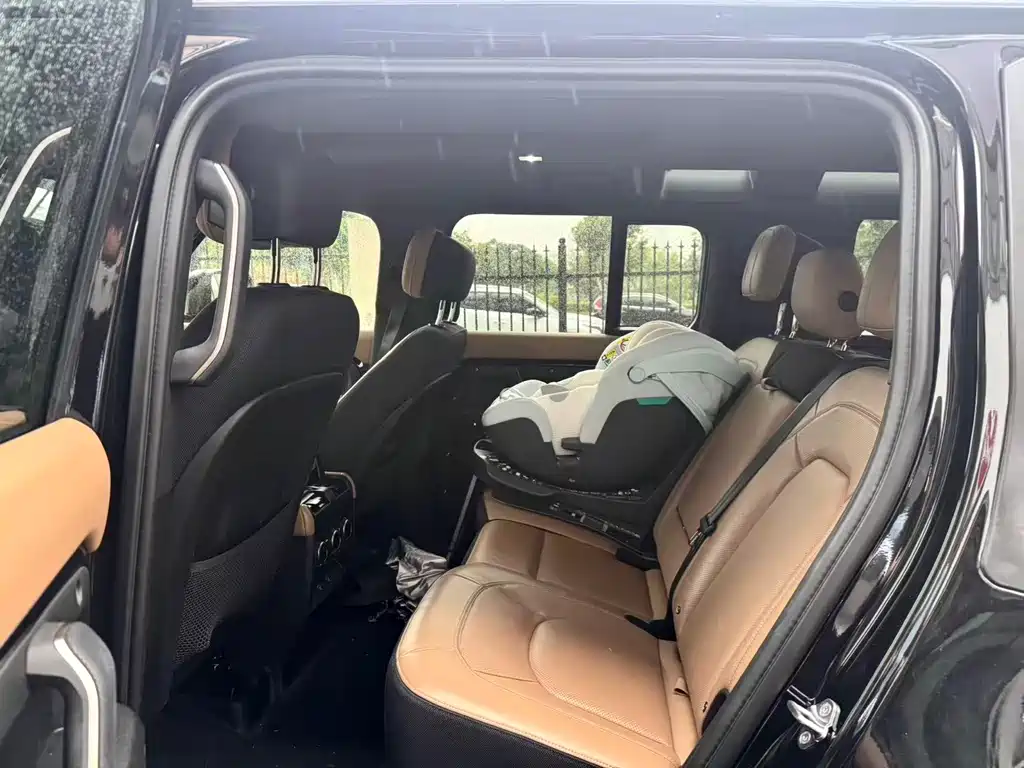 Land Rover Defender — миниатюра 8