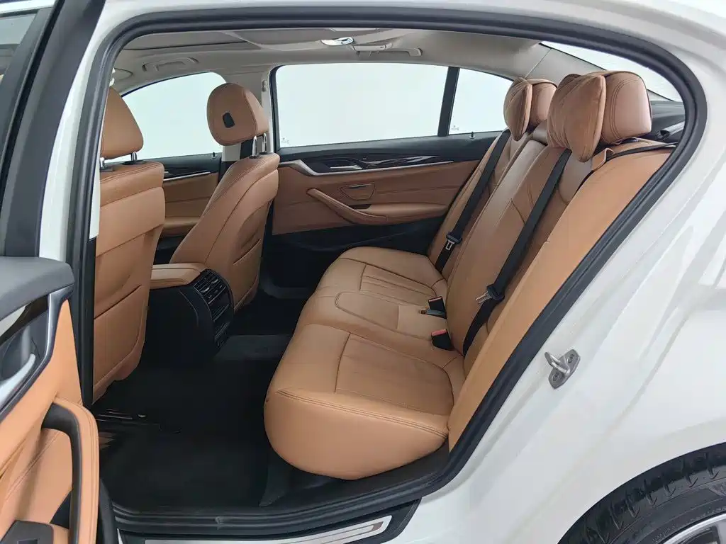 BMW 5 Series — миниатюра 15