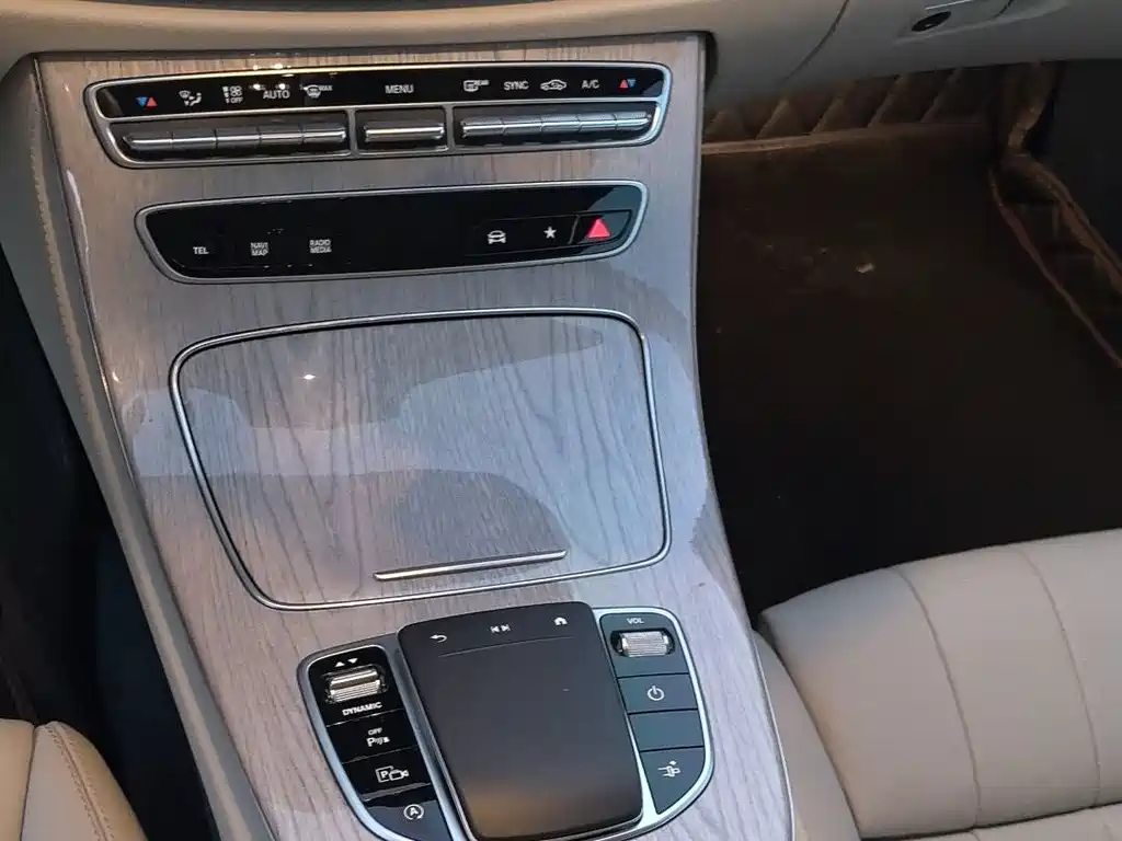 Mercedes-Benz E-Class (Import) — миниатюра 10