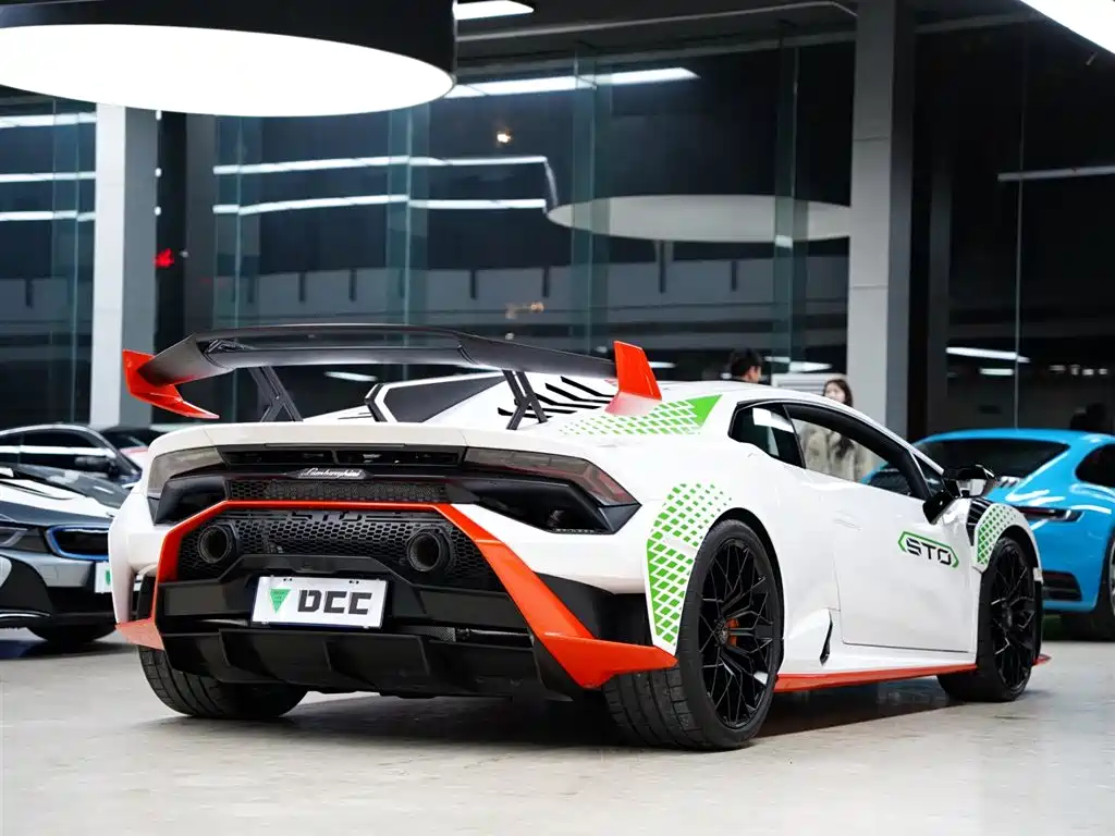 LAMBORGHINI HURACÁN