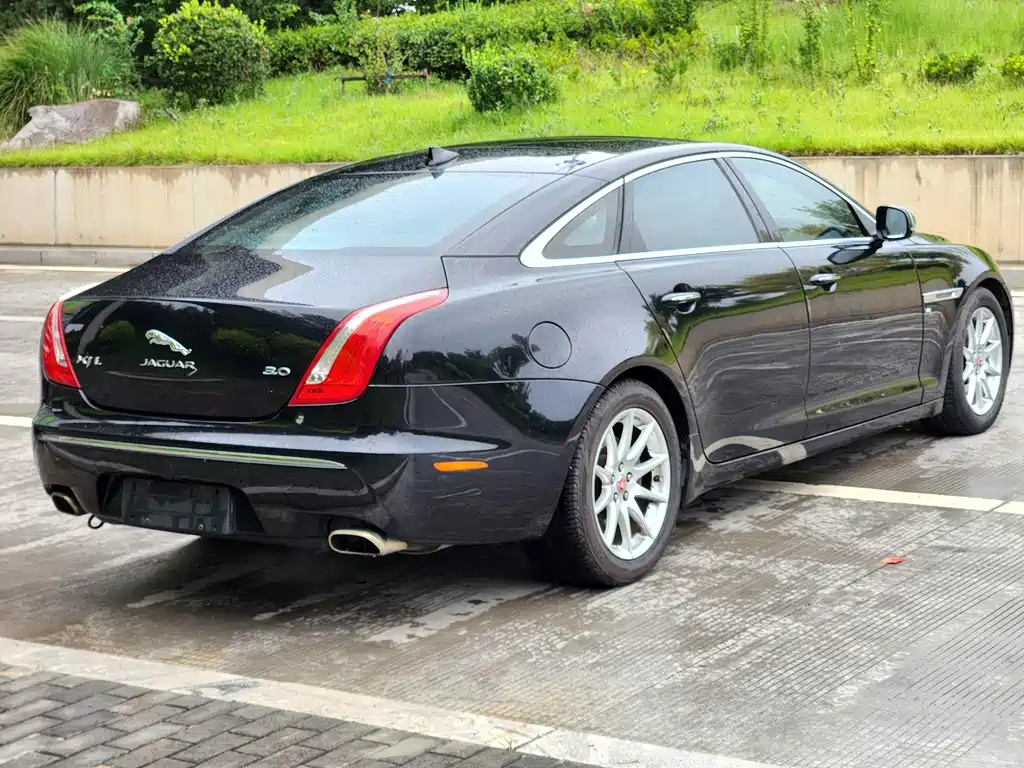 Jaguar XJ — миниатюра 4