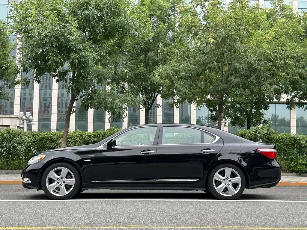 Lexus LS — миниатюра 15