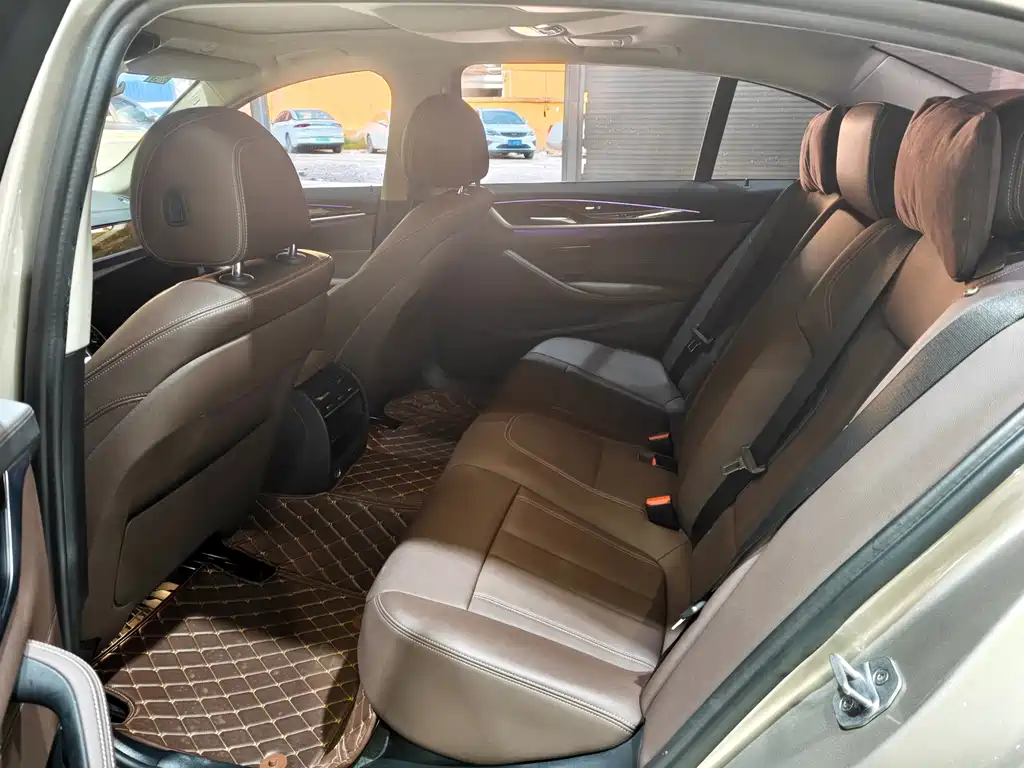 BMW 5 Series — миниатюра 7