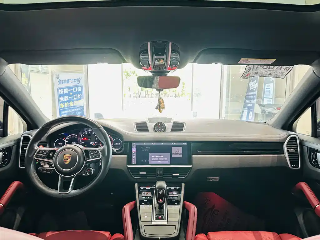 Porsche Cayenne — миниатюра 4