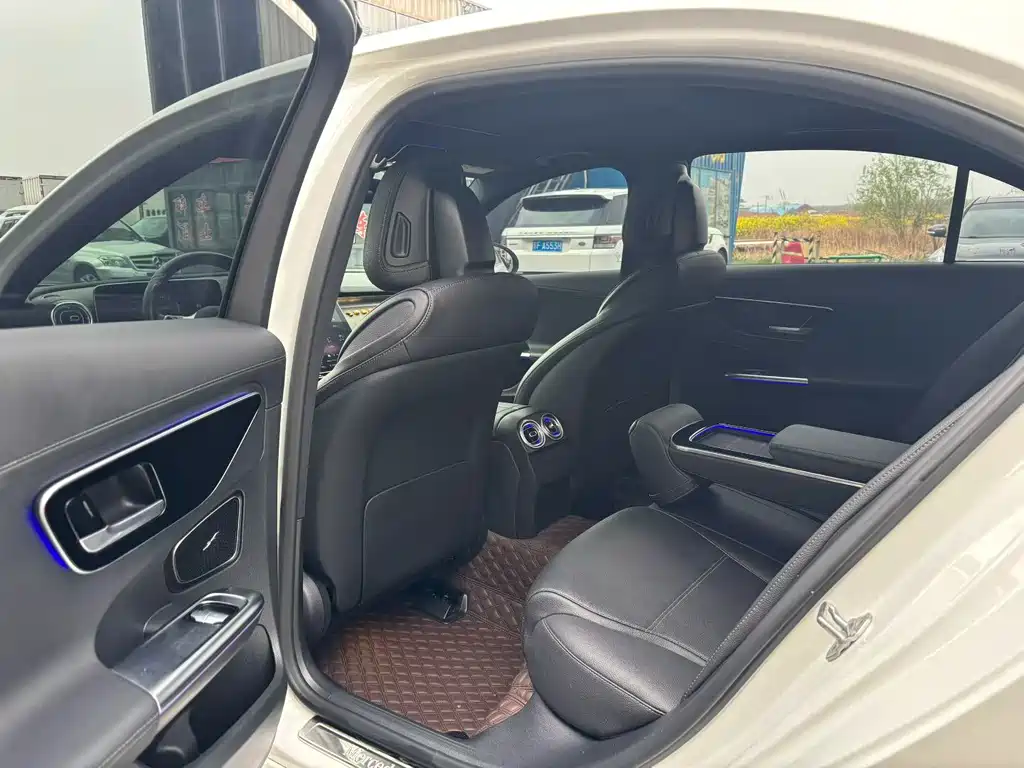 Mercedes-Benz C-Class — миниатюра 9