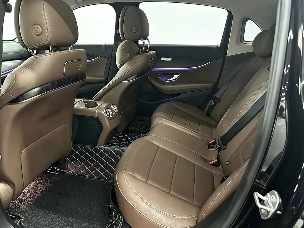 Mercedes-Benz E-Class — миниатюра 7
