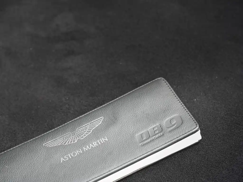 Aston Martin DB9 — миниатюра 10