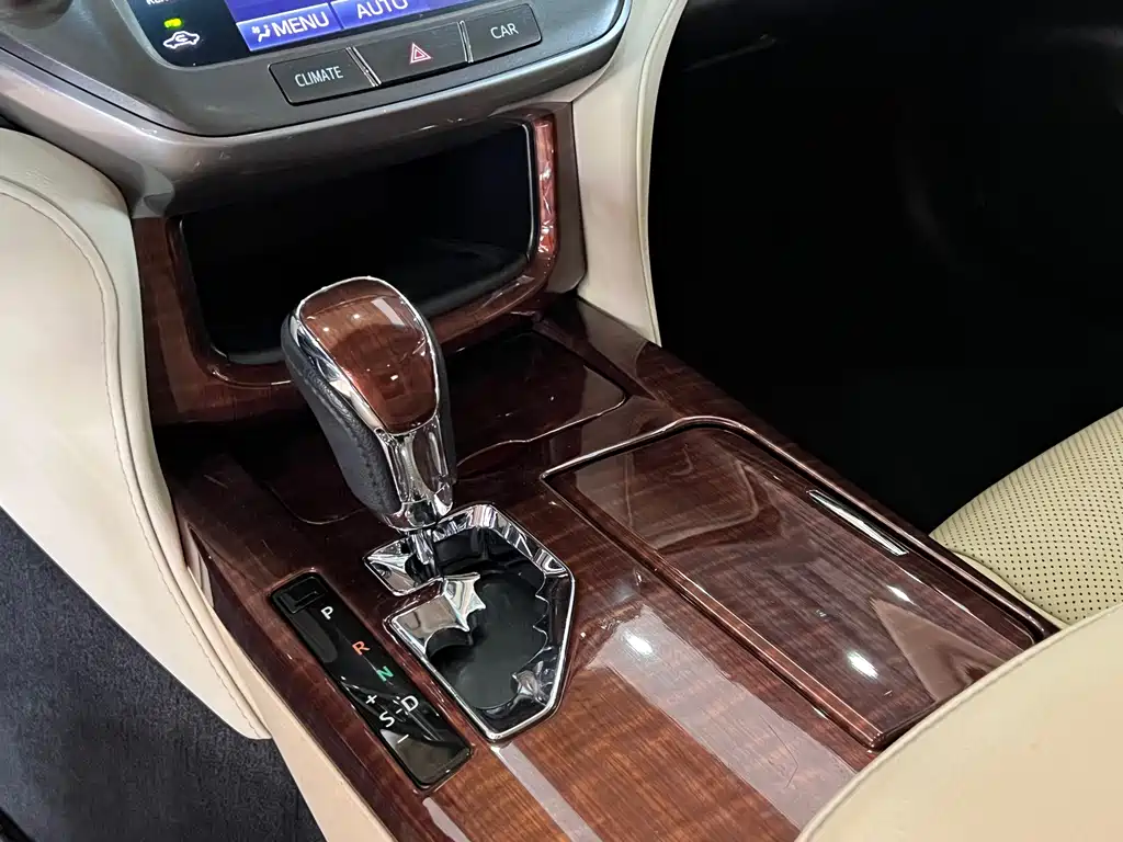 Toyota Crown 2015 2.0T Fashion