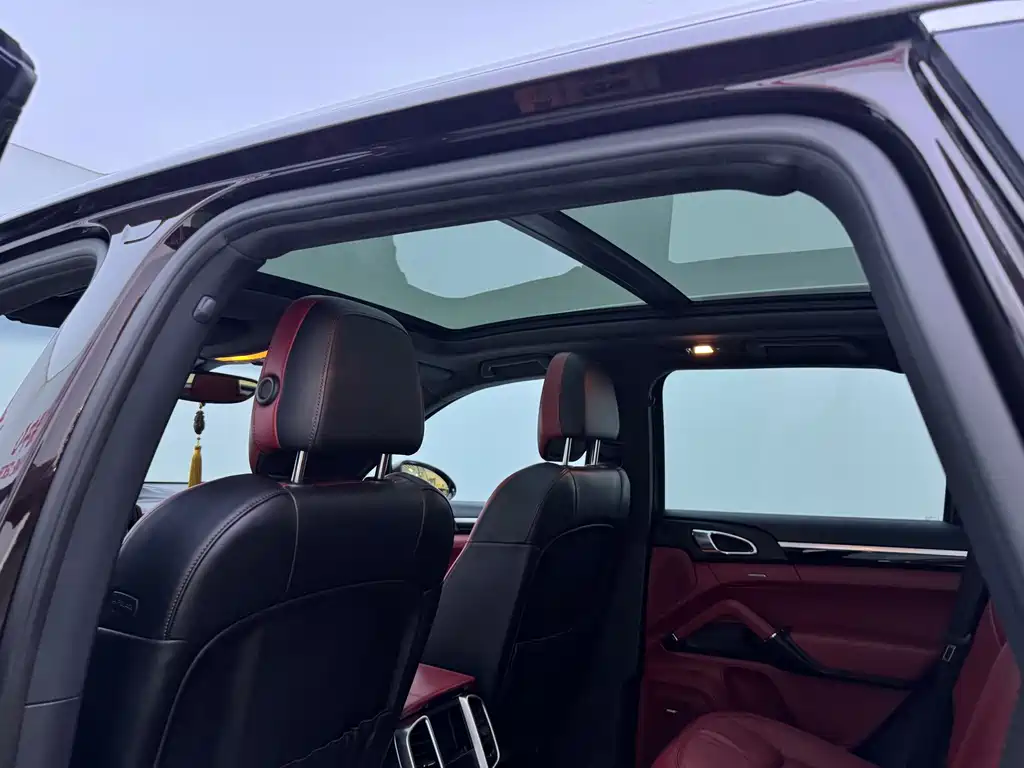 Porsche Cayenne — миниатюра 7