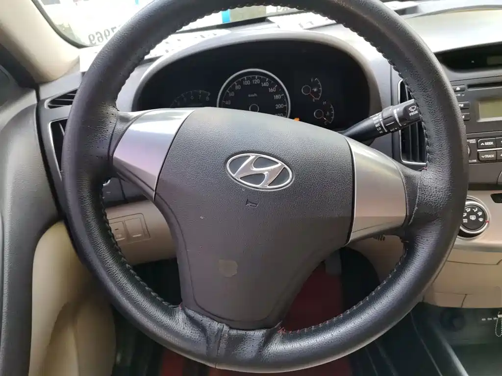 Hyundai Elantra — миниатюра 6