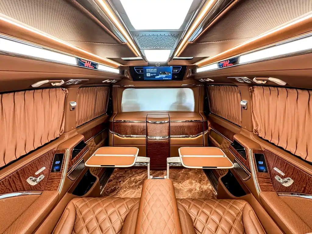 Mercedes-Benz V-Class 2021 — фото 22