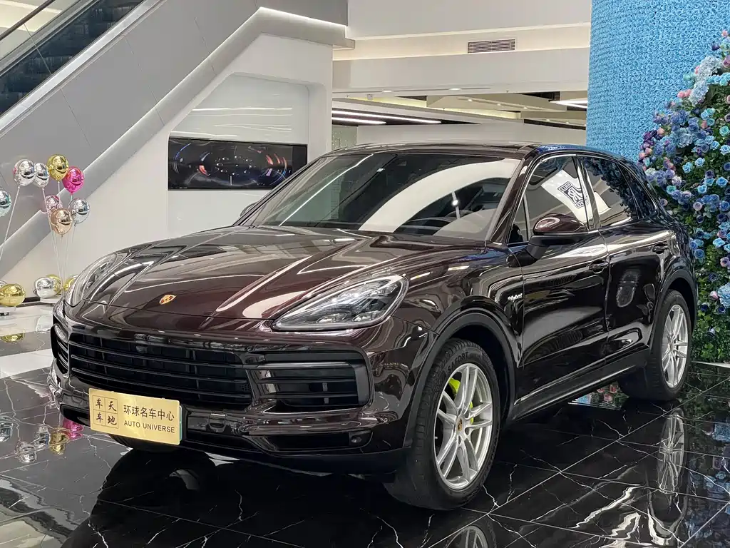 Porsche Cayenne Hybrid 2021