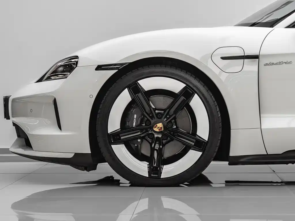Porsche Taycan — миниатюра 7