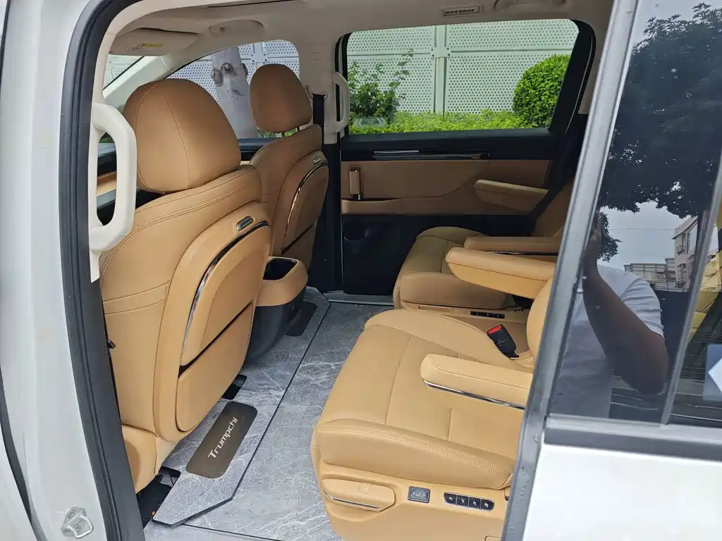 GAC Motor Trumpchi E8 PHEV — миниатюра 18