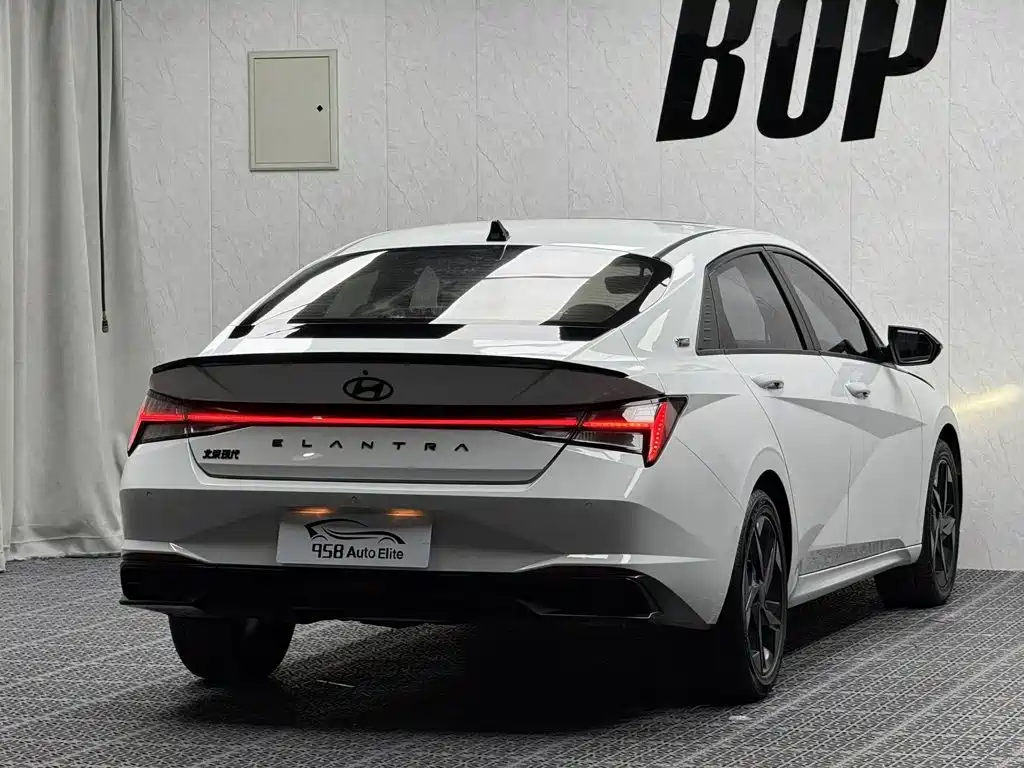 Hyundai Elantra — миниатюра 12