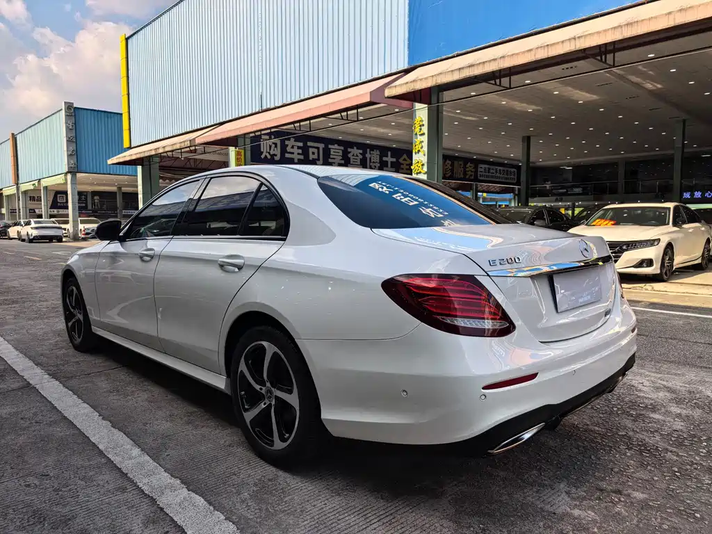 Mercedes-Benz E-Class — миниатюра 13