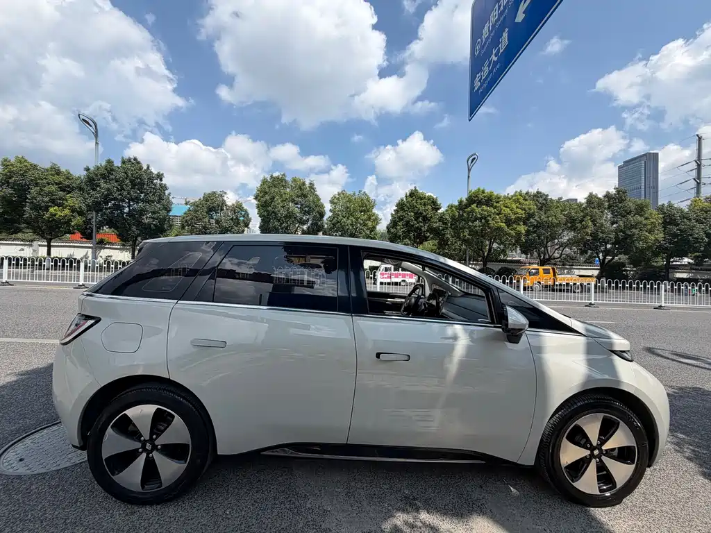 Baojun Yunduo — миниатюра 3