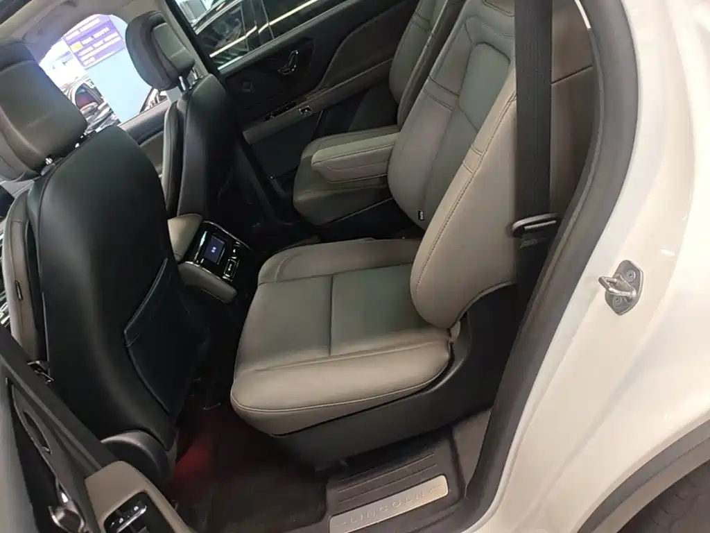 Lincoln Aviator — миниатюра 17