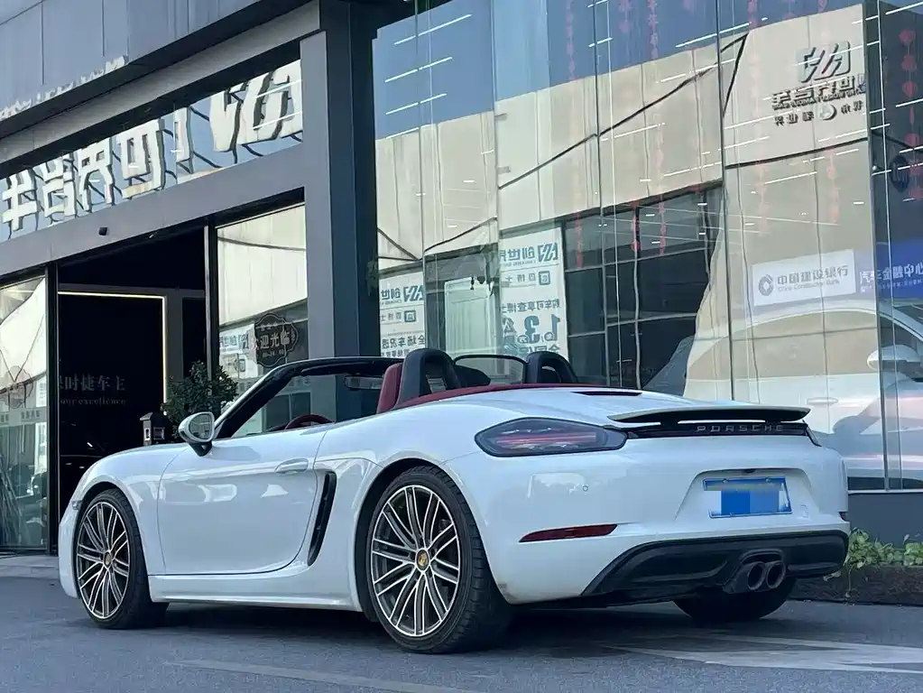 PORSCHE 718