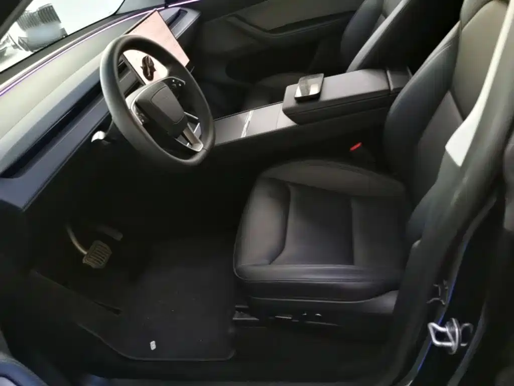 Tesla Model Y — миниатюра 15