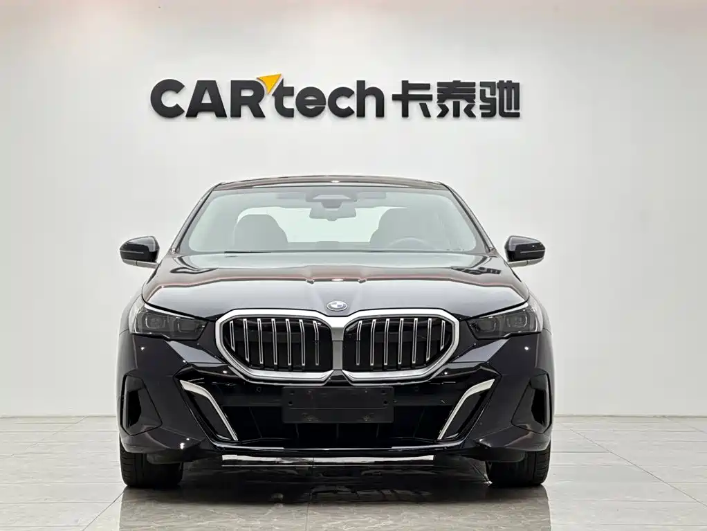 BMW 5 Series — миниатюра 7