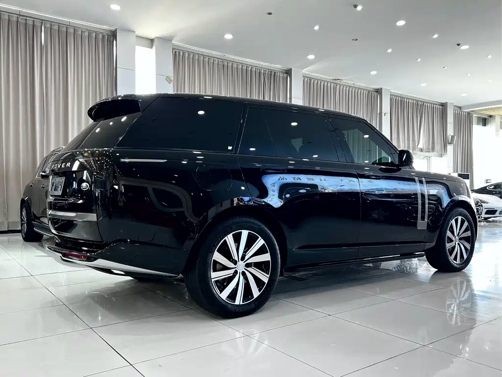 Land Rover Range Rover 2024 3.0 L6 400PS Long Wheelbase мест