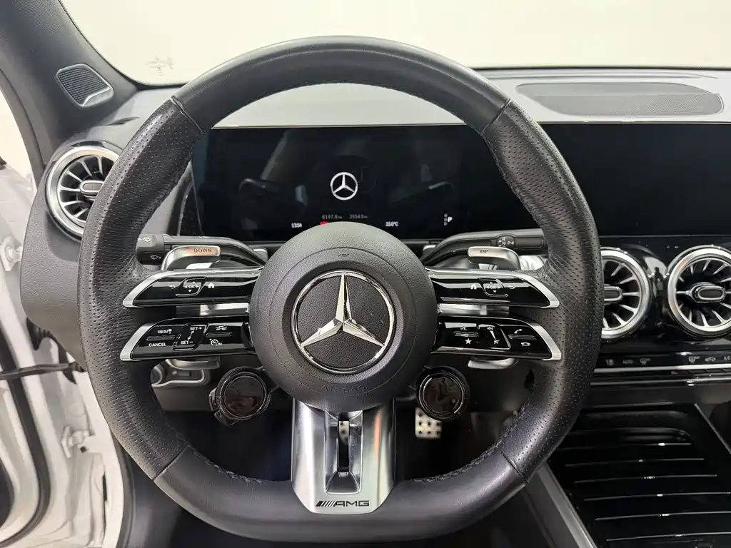 Mercedes-Benz GLB AMG — миниатюра 8